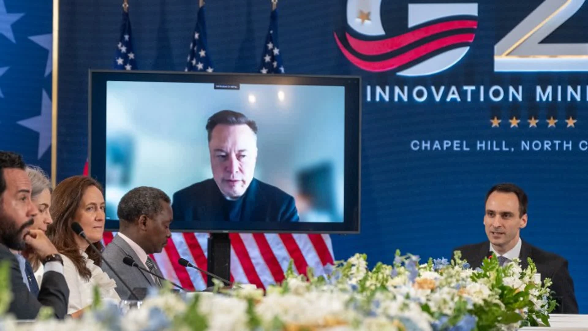 Илон Мъск се включва дистанционно в G20 Innovation Ministerial в Chapel Hill, Северна Каролина, 1 септември 2026 г.