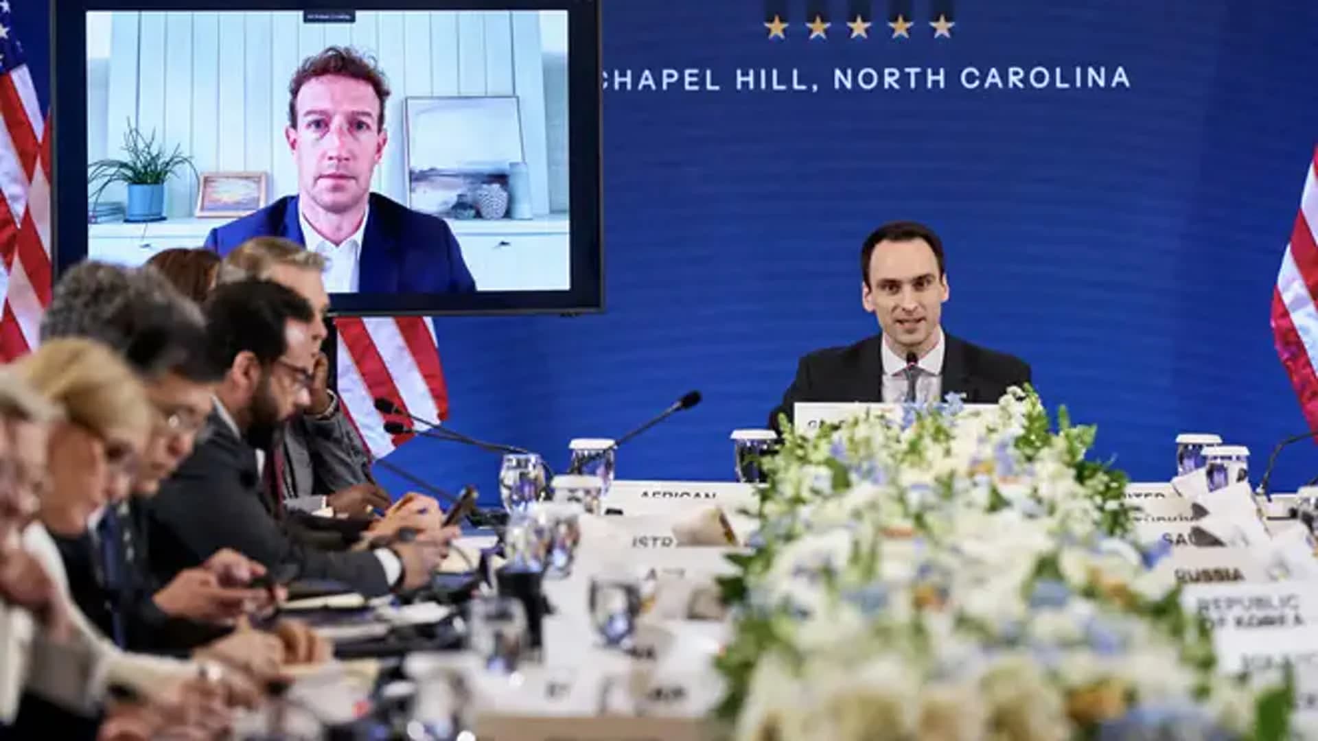Марк Зукърбърг говори чрез видеовръзка по време на G20 Innovation Ministerial в Chapel Hill, Северна Каролина, 1 септември 2026 г.