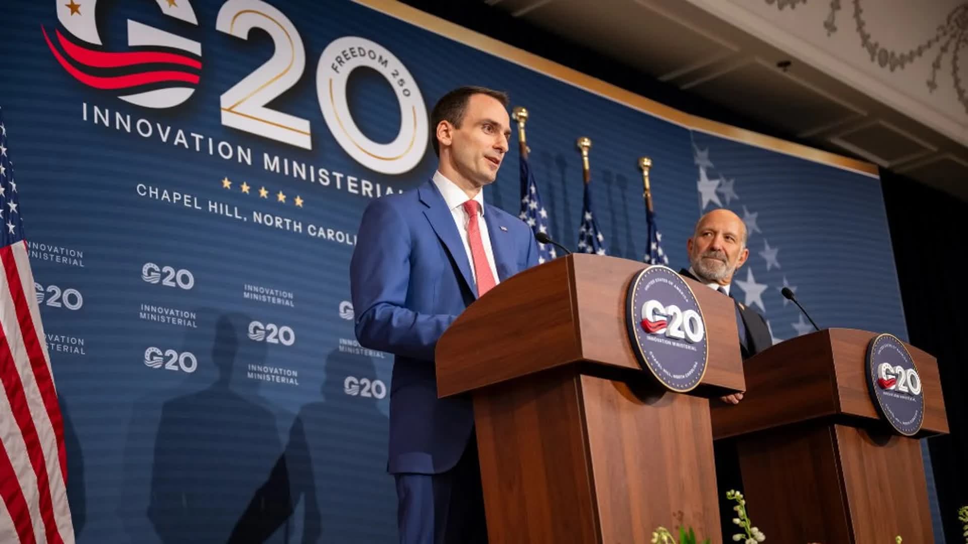 Майкъл Крациос пред делегатите на G20 Innovation Ministerial в Chapel Hill, Северна Каролина, 1 септември 2026 г.